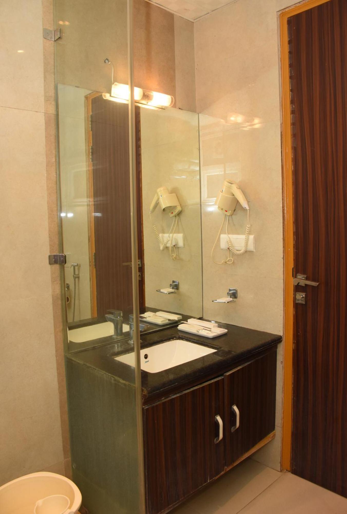 Hotel Gurveer Royal Lucknow Extérieur photo