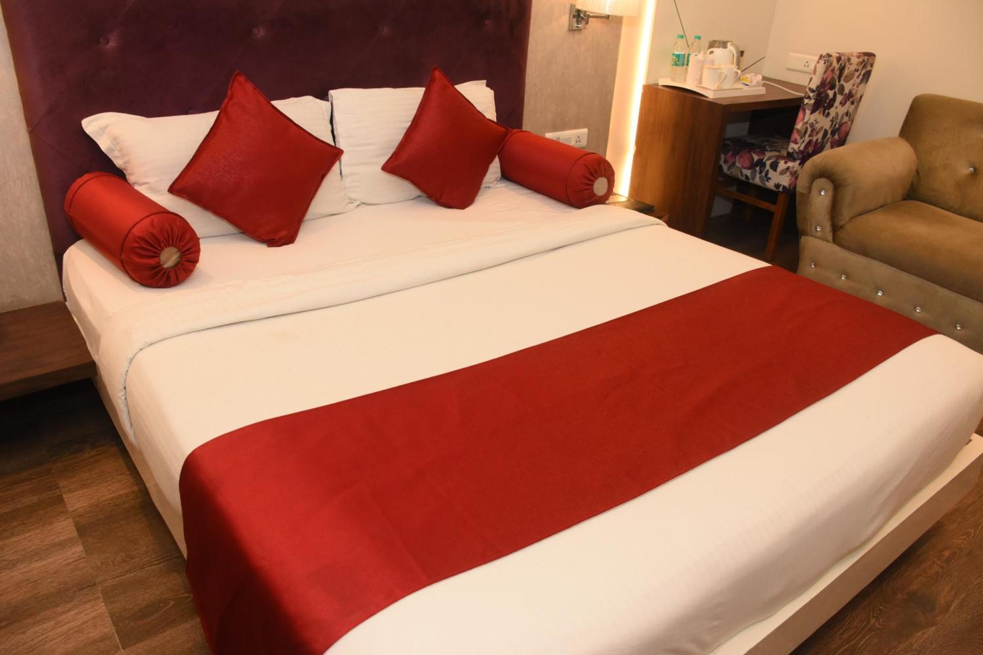 Hotel Gurveer Royal Lucknow Extérieur photo