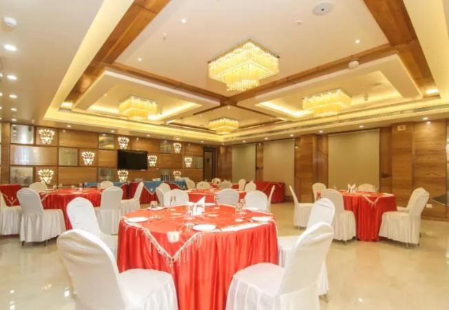 Hotel Gurveer Royal Lucknow Extérieur photo