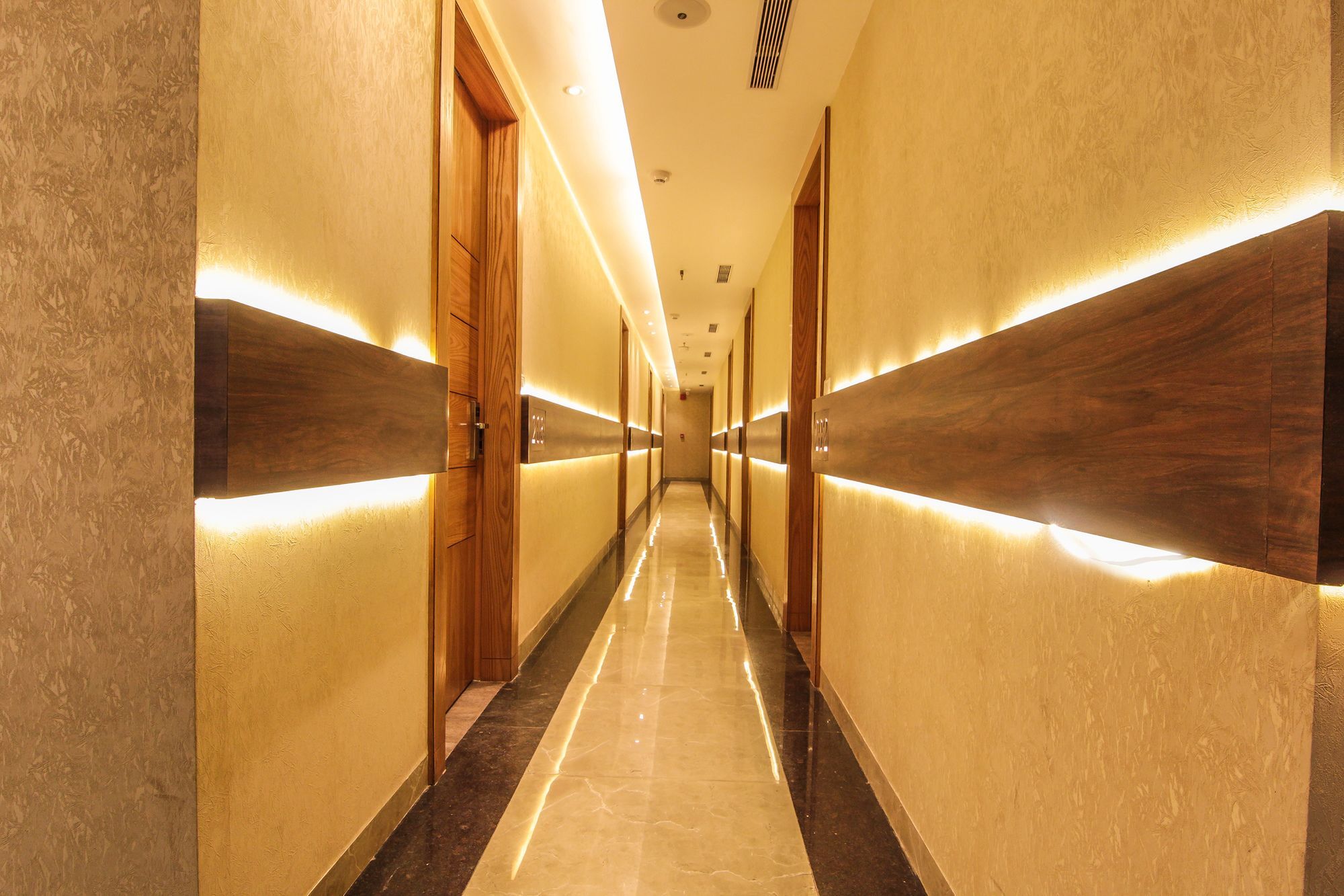 Hotel Gurveer Royal Lucknow Extérieur photo